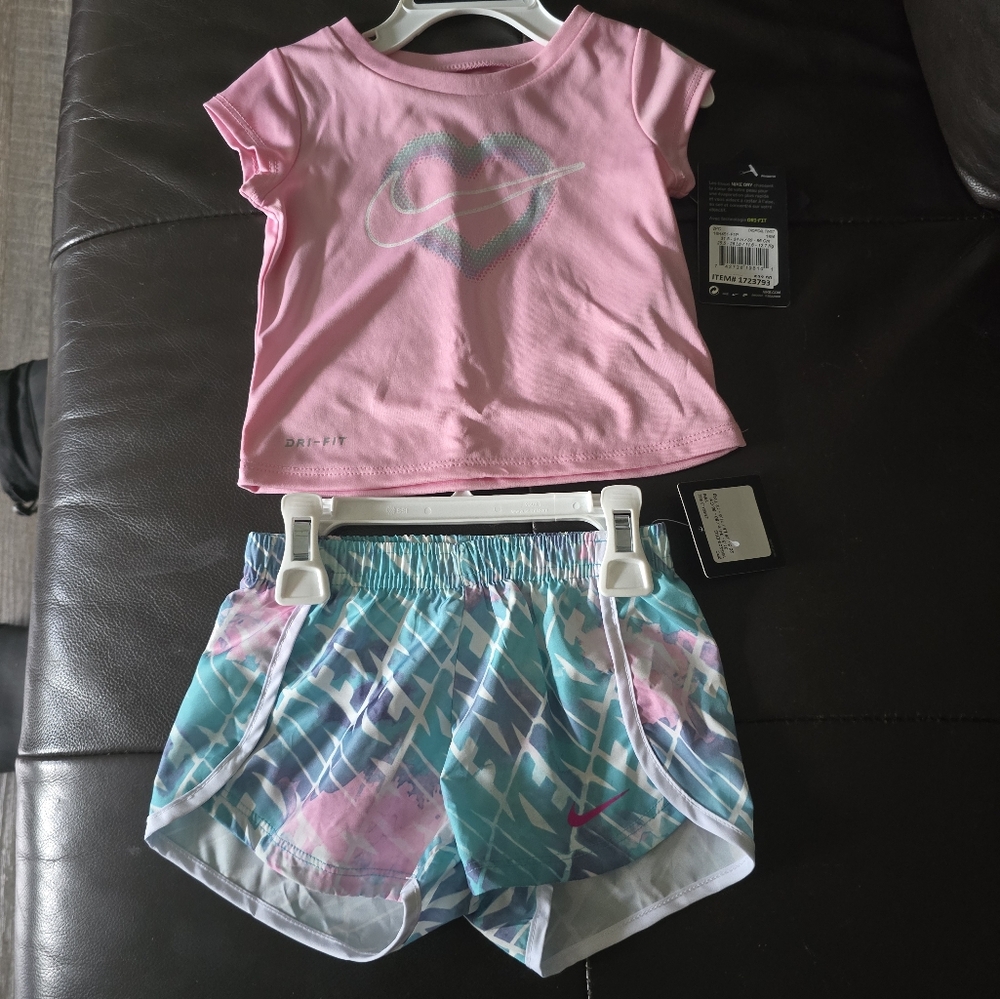 Nike Infant Girl’s Dri-Fit T-Shirt & Shorts Set (2-pieces) 18m nwt, pink - Picture 7 of 7